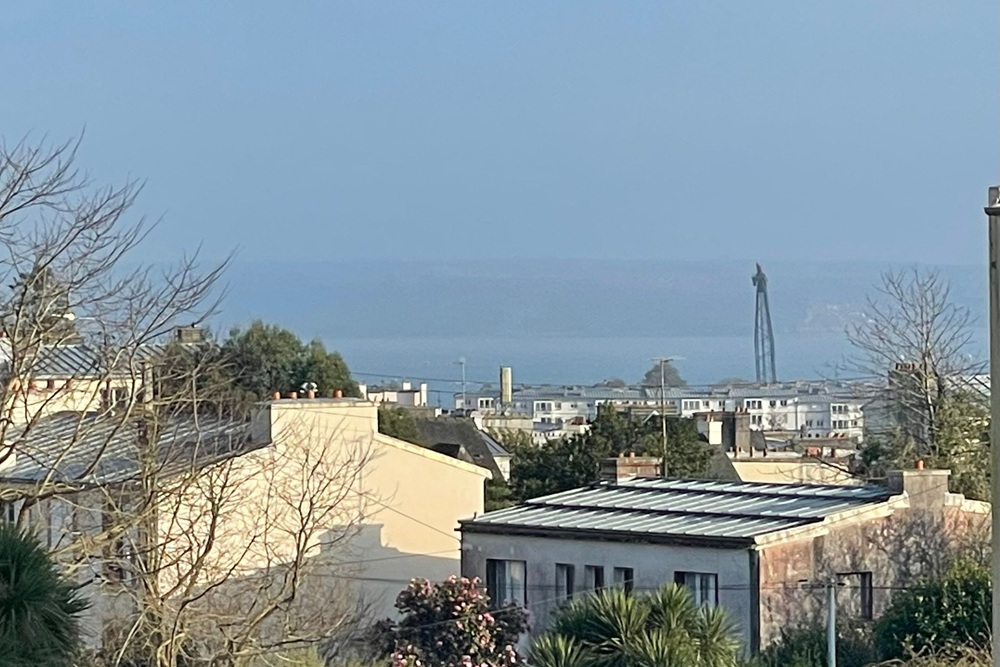 APPARTEMENT 77 M2 - DERNIER ETAGE - 3 CHAMBRES - 2 BALCONS - VUE MER - DALLE BETON - STATIONNEMENT AISE - VIGIK - INTERPHONE photo 5